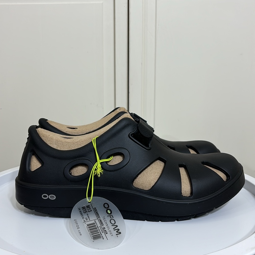 NWT Oofos 1300 Women's OOCANDOO Black Sandals Size 15